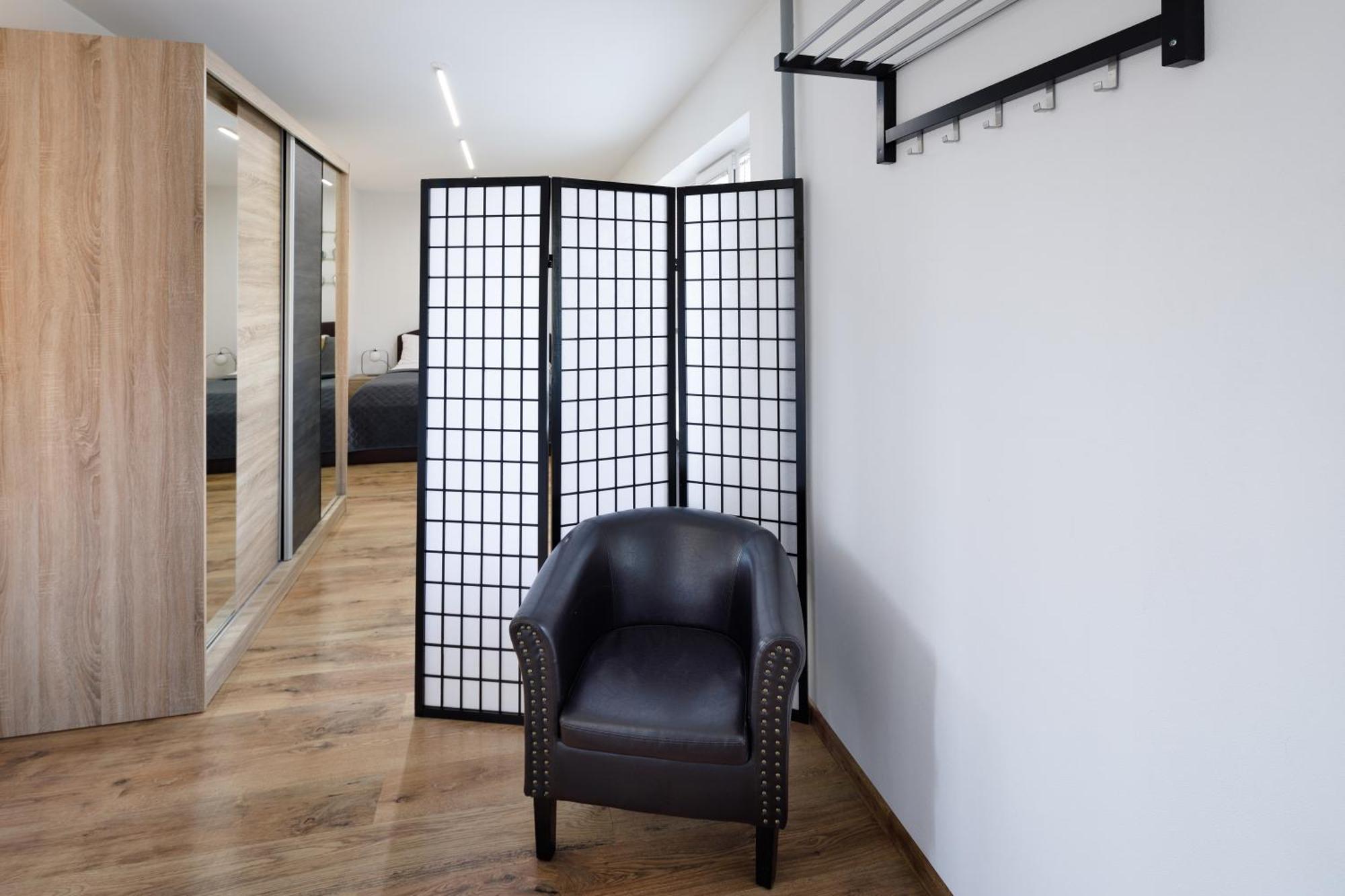 Brivibas Yard Apartment With Parking In City Center Riga Exterior photo